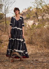 A Model Wearing Black Cotton Mul Kala Shahad curated by Only Ethikal